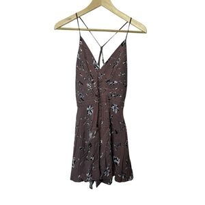 Kimchi Blue Floral Deep V Romper – Size 6